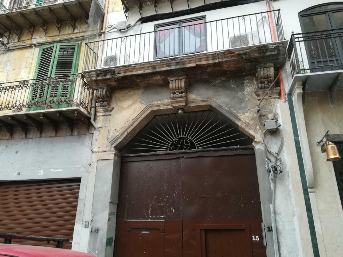 Casa In Palazzo Graffeo Sven Apartment Palermo Luaran gambar